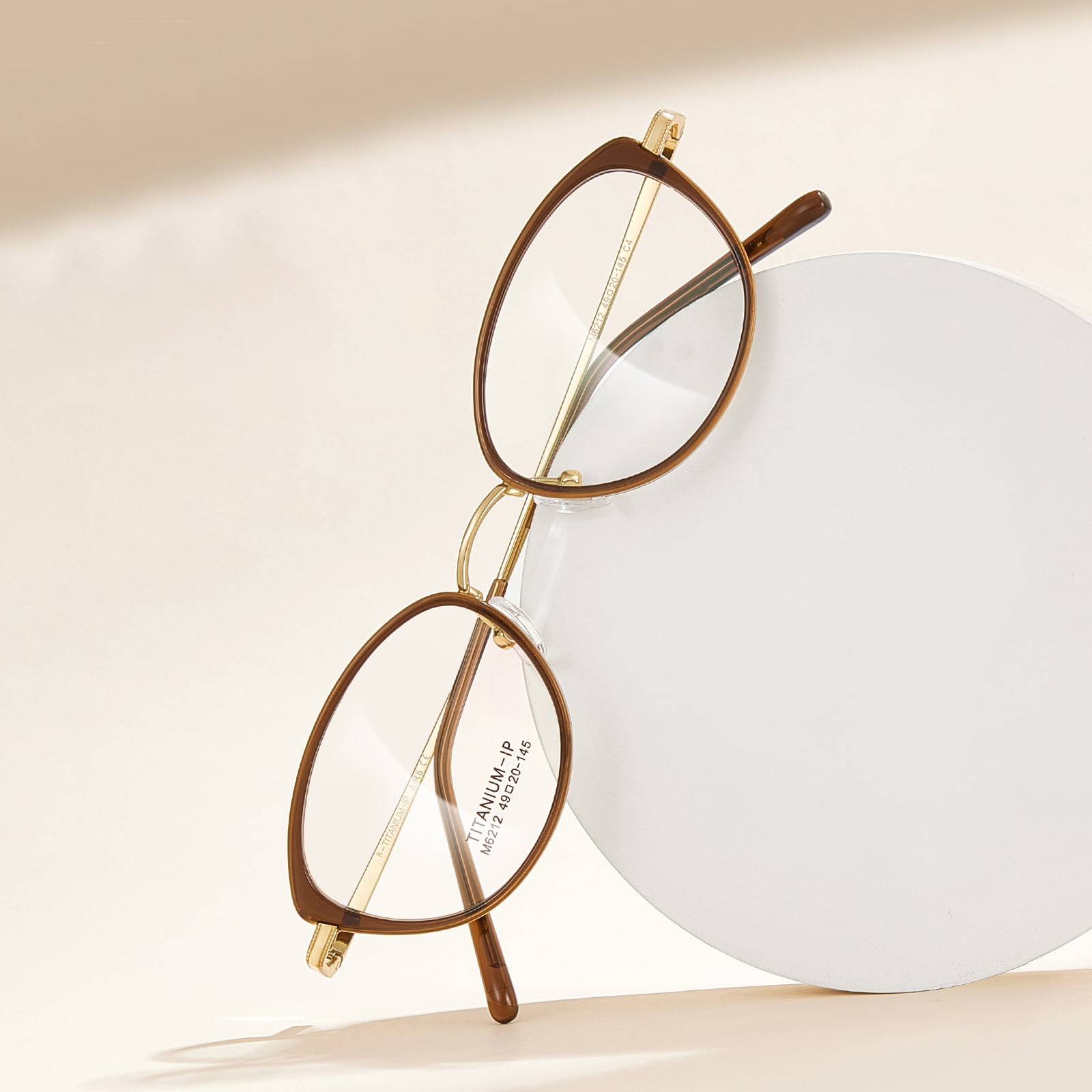 M6212 Bril met brede rand en zachte curve β-titanium