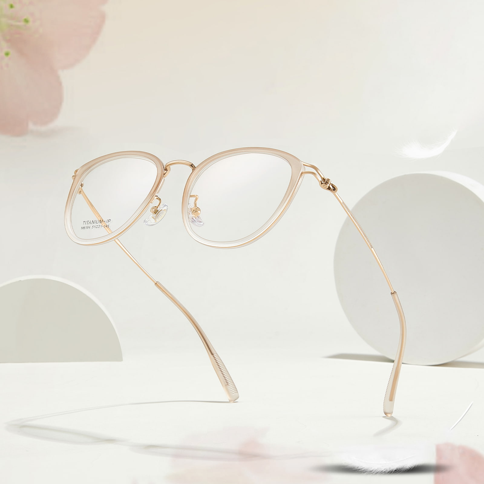 M6184 Artistieke gouden lijm holle β titanium bril