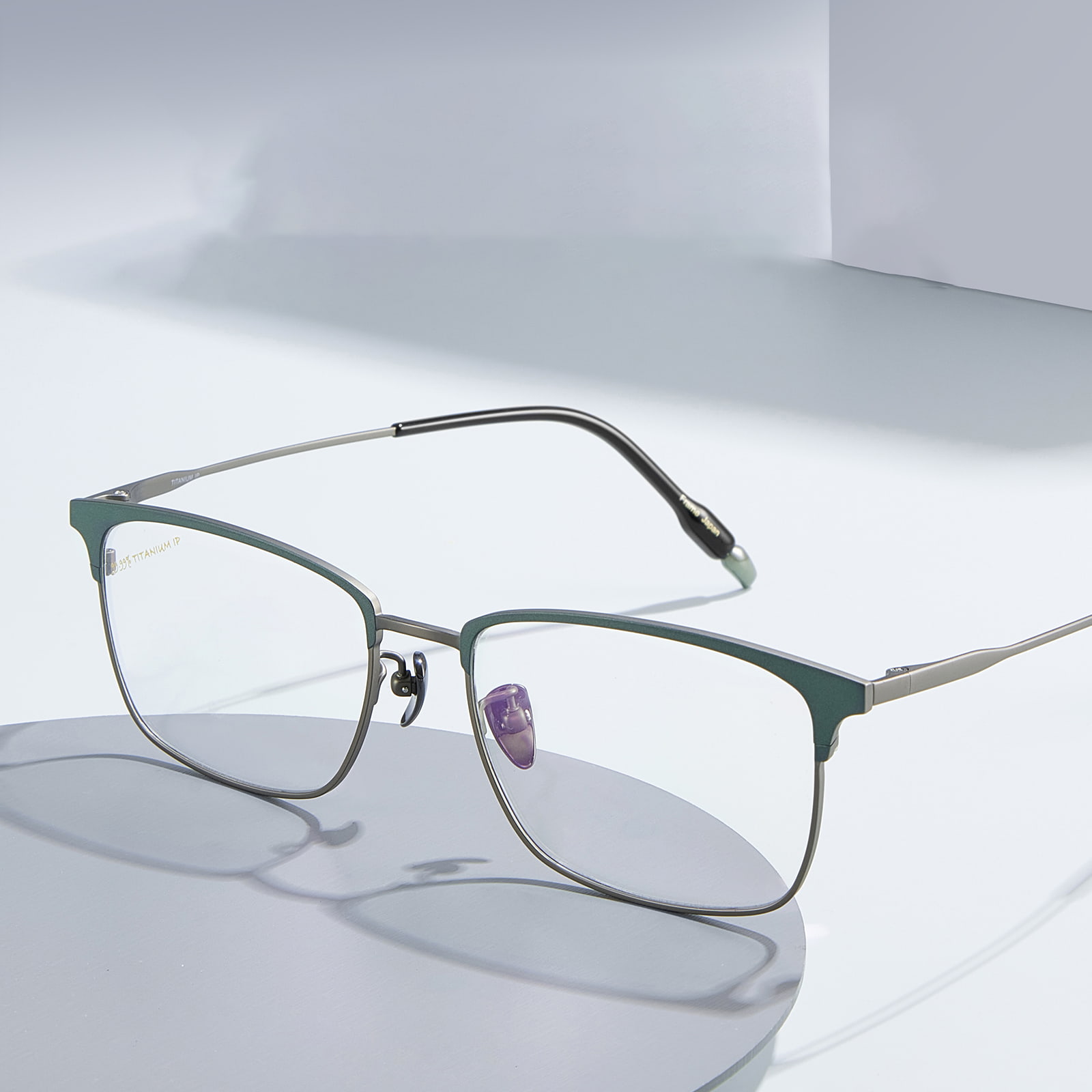 9727 Tweekleurige, ultradunne, wenkbrauwvormige bril van puur titanium