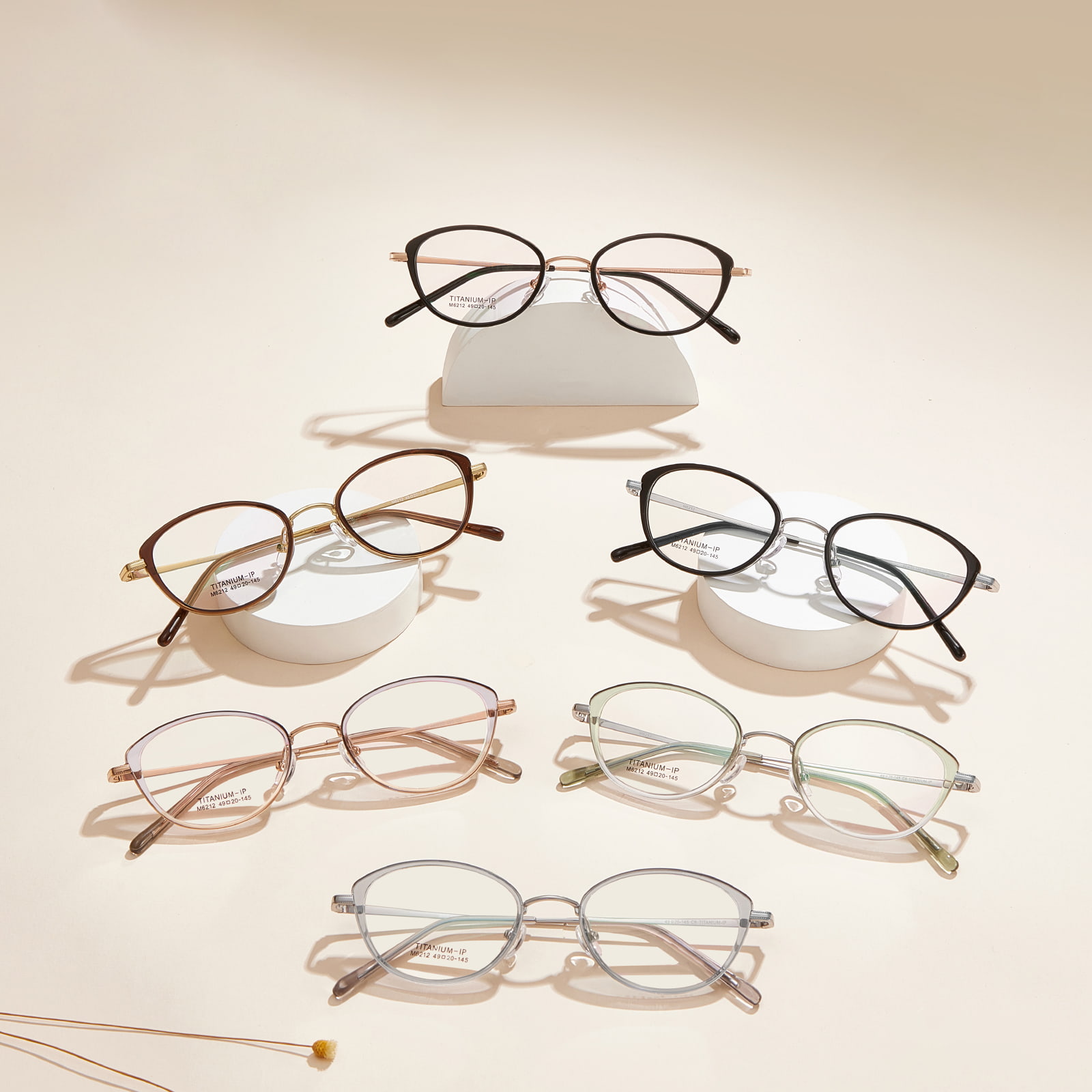 M6212 Bril met brede rand en zachte curve β-titanium